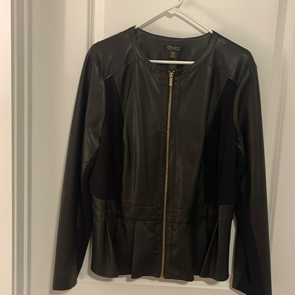 Thalia , XXL . Black. Sides of jacket and sleeves has a stretch material.
